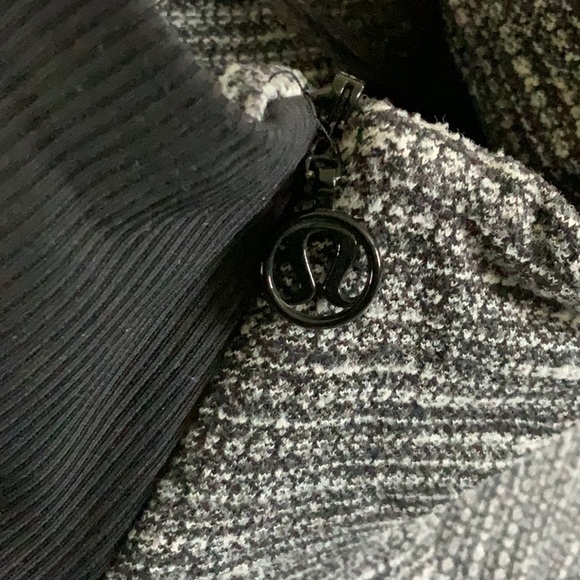 Lululemon Base Runner Half Zip, Size 4 - Picture 3 of 9